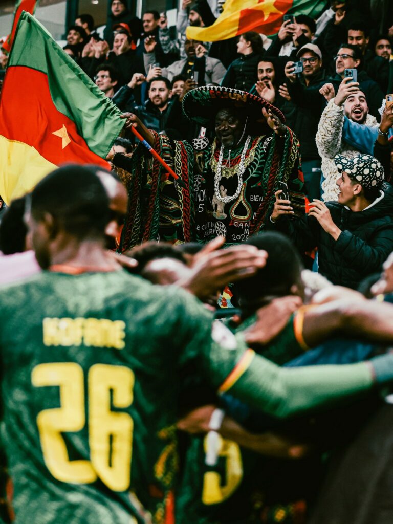 Joueurs et supporters africains réunis autour d’un même élan collectif lors de la CAN 2025.