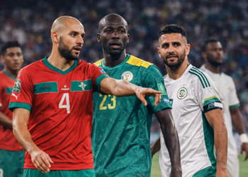 Joueurs internationaux du Maroc, Sénégal et Algérie illustrant l’impact des binationaux dans le football africain